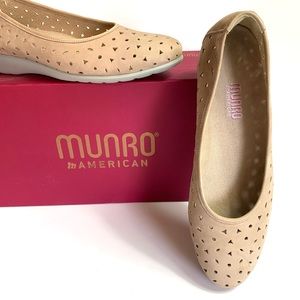 Munro American Nubuck Tan Shoes